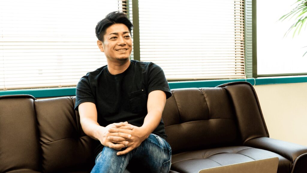社長と食事をしながら交流する様子
